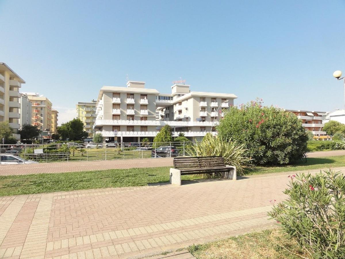 Corso - Appartamenti Bibione Exteriör bild