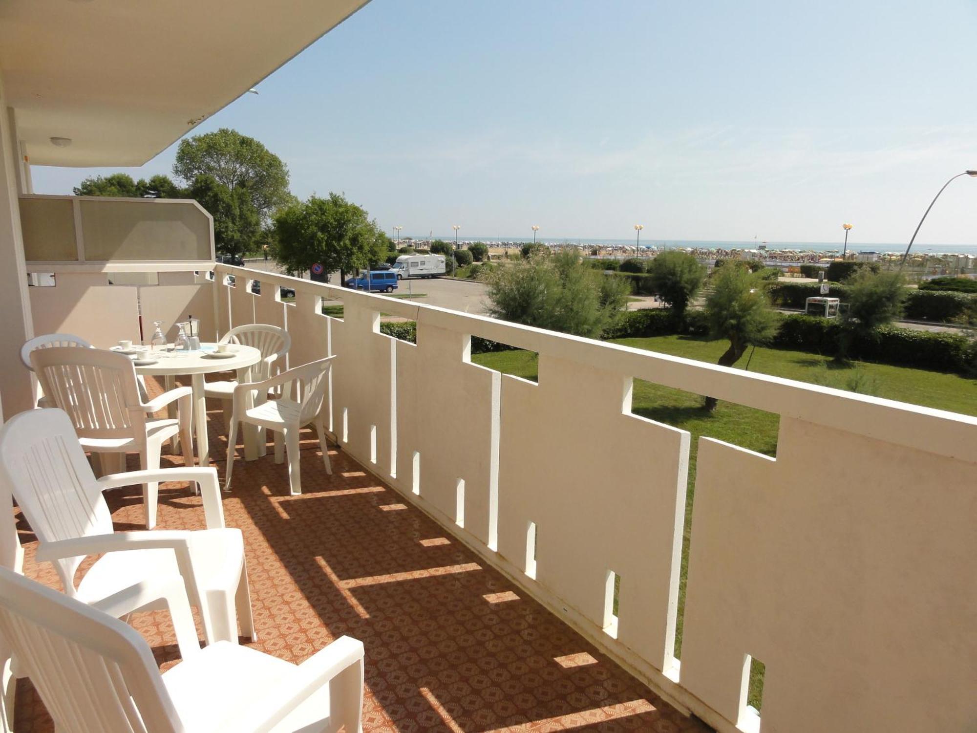 Corso - Appartamenti Bibione Exteriör bild