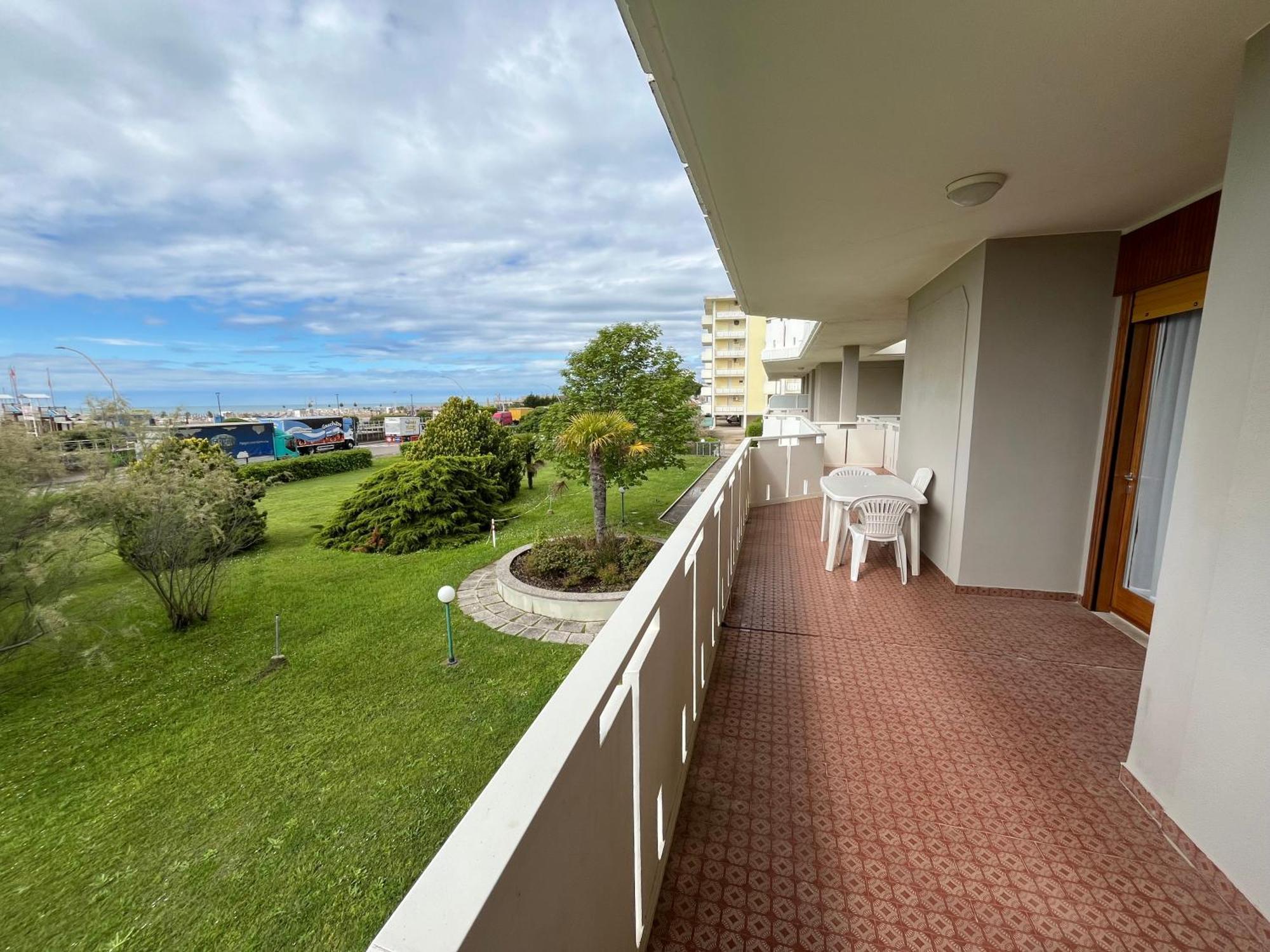 Corso - Appartamenti Bibione Exteriör bild