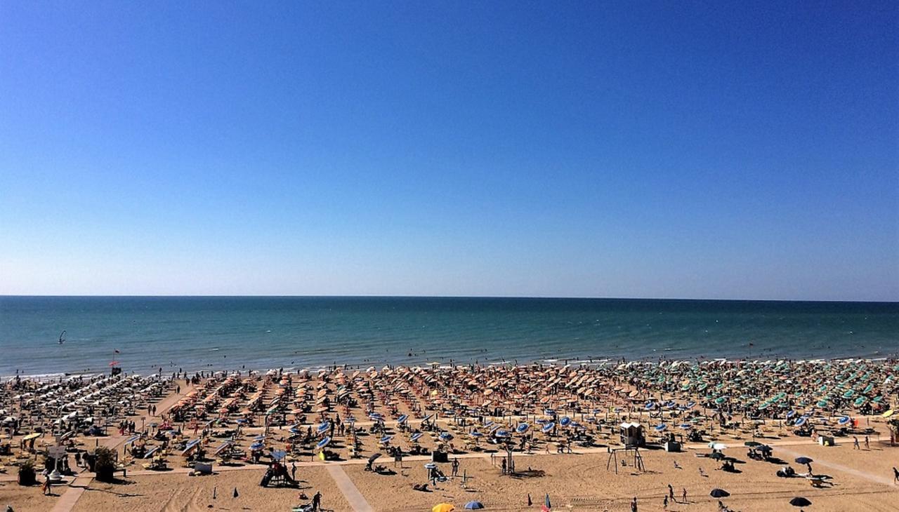 Corso - Appartamenti Bibione Exteriör bild