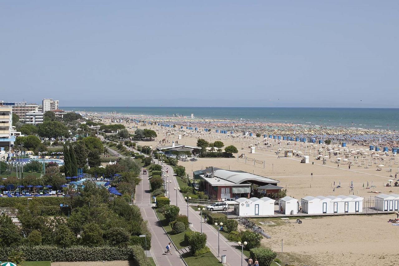 Corso - Appartamenti Bibione Exteriör bild
